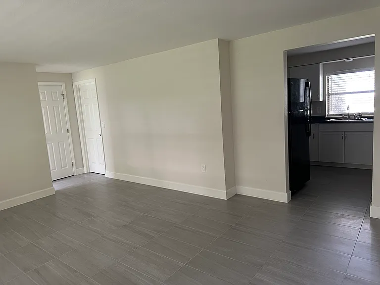 301 N Commerce Ave #3 — Photo 9