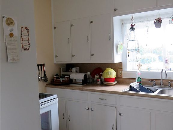 5th image of 152 Johnstown St