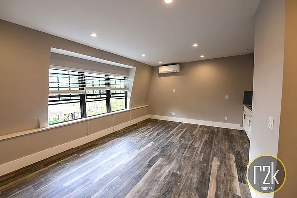 Rented by Realty 2000 Corp | media 10