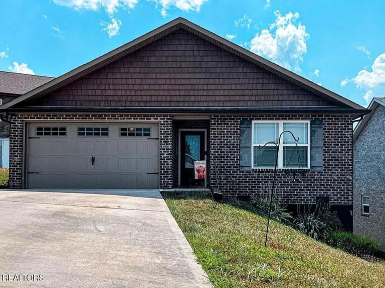 2913 Zachary Pointe Ln — Photo 1