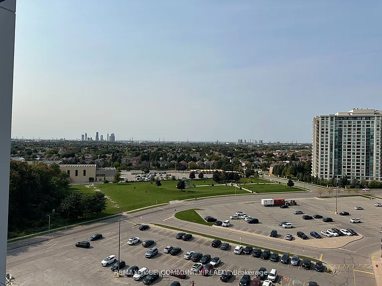 30 Upper Mall Way #906 — Photo 3