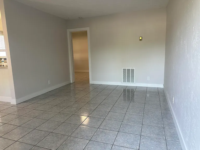 6109 SW 30th St #3 — Photo 9