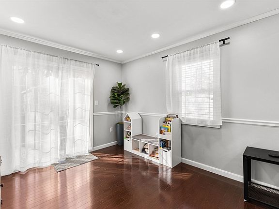 4th image of 45 Doty Dr