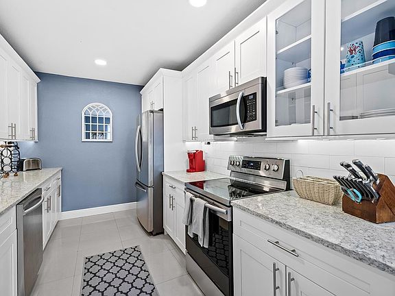 4th image of 2645 SE 3rd Street