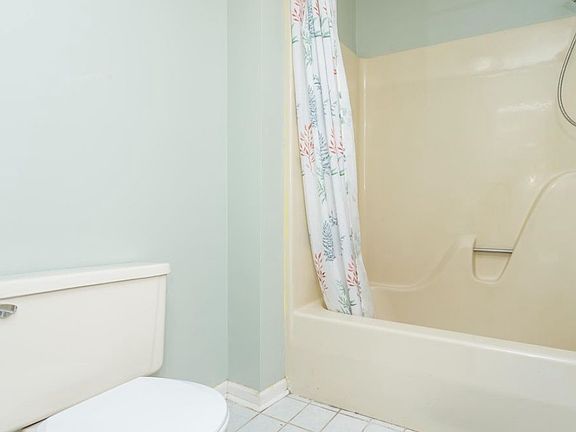 5th image of 302 S Dogwood Dr APT C