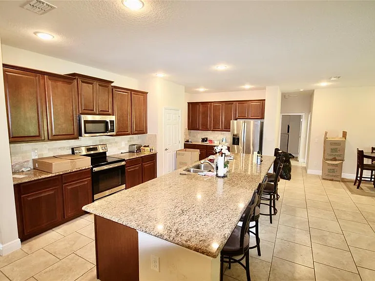 1073 Cavan Dr — Photo 9