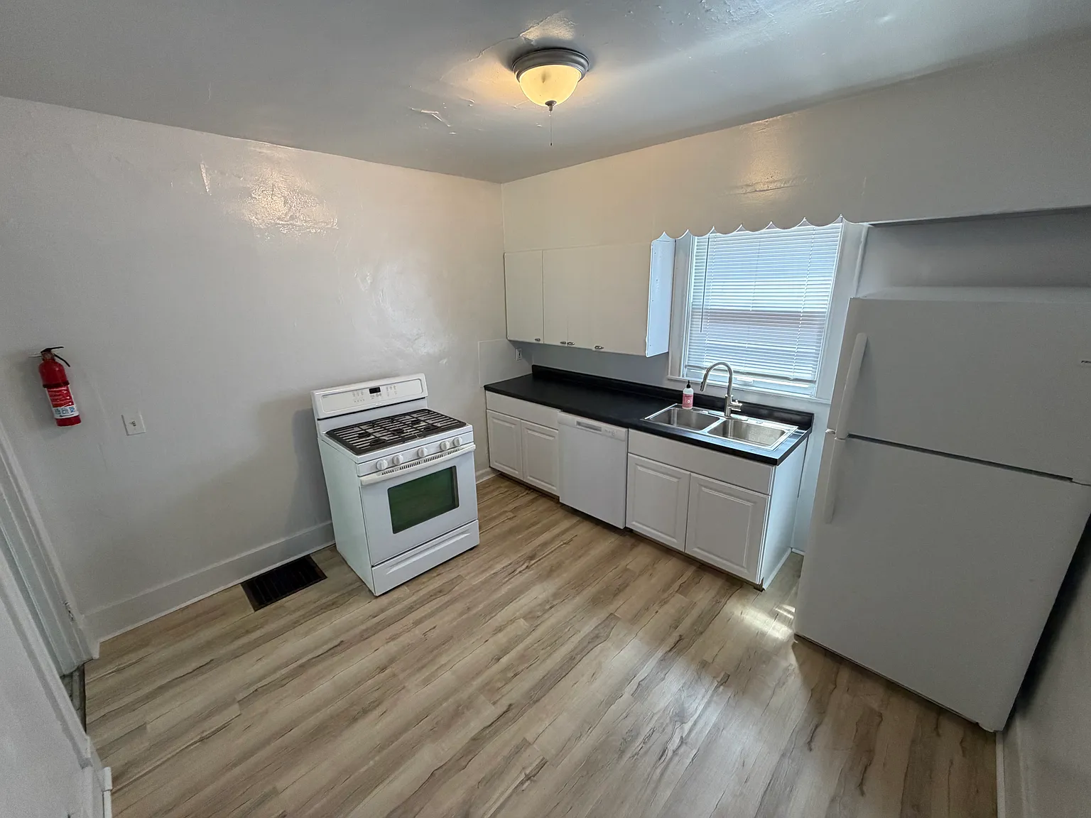 4 bed, 1555 sqft, $1,600 — Photo 3