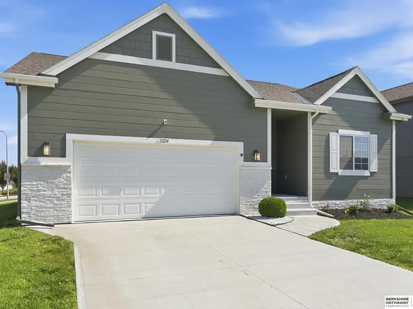 21214 Polk St, Elkhorn, NE 68022