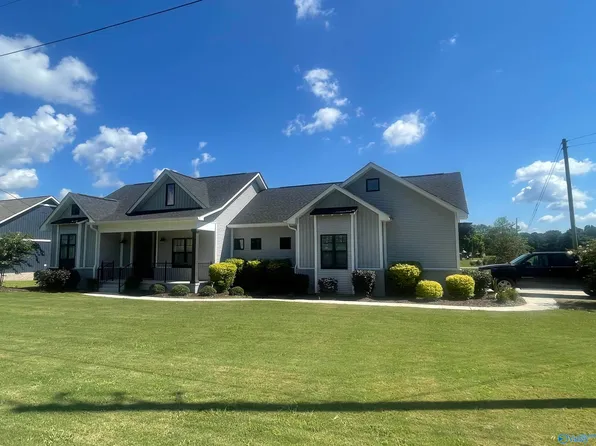 11 Chrislyn Dr, Gadsden, AL 35901