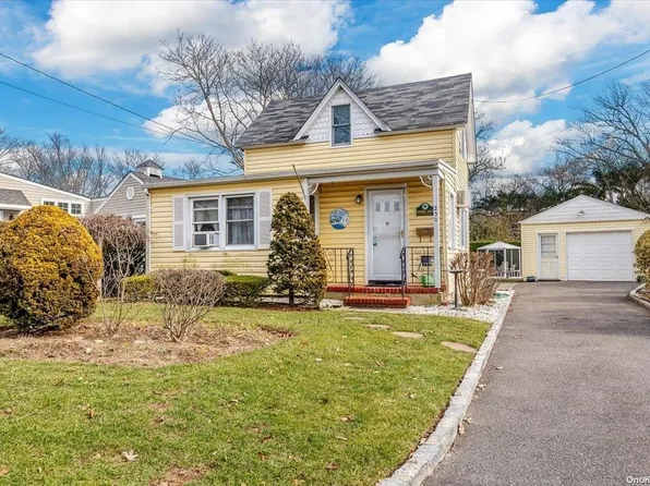 230 Richmond Avenue, Amityville, NY 11701