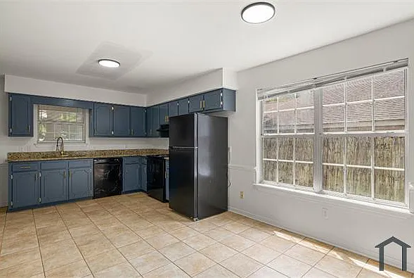 981 Dickenson Ave — Photo 10