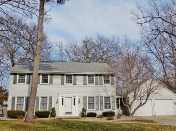 415 E Le Capitaine Cir, Green Bay, WI 54302