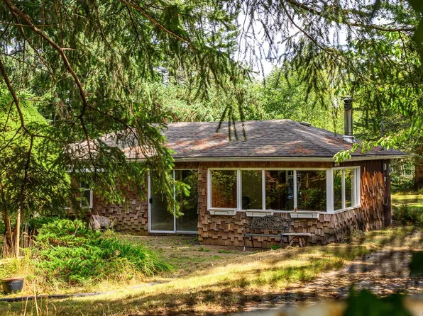 8808 Island Hwy N, Comox Valley, BC V9J 1T7