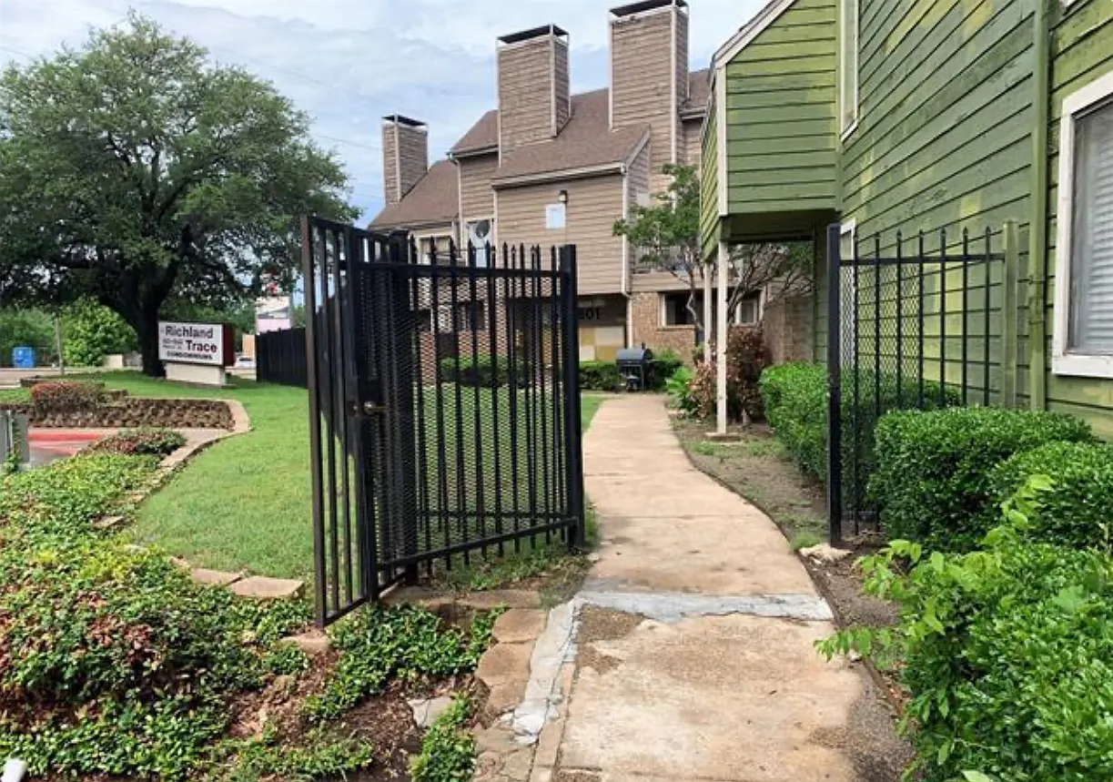 9803 Walnut St — Photo 1