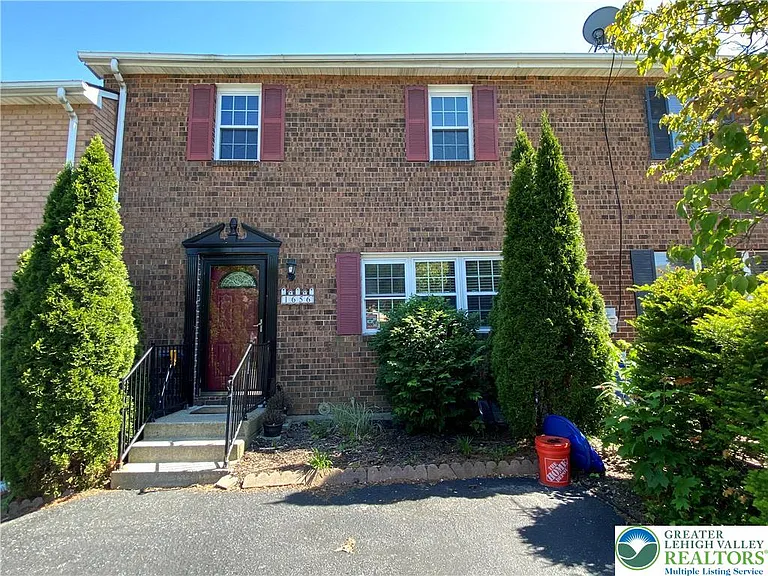 1656 Angela Dr — Photo 1