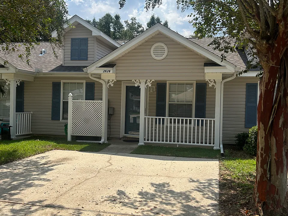 2424 Trailwood Dr