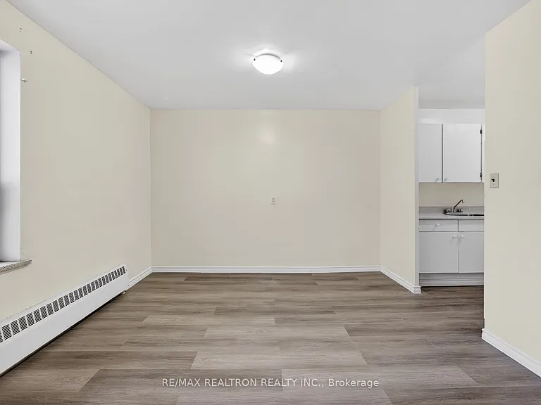 275 Wentworth St W #716 — Photo 15