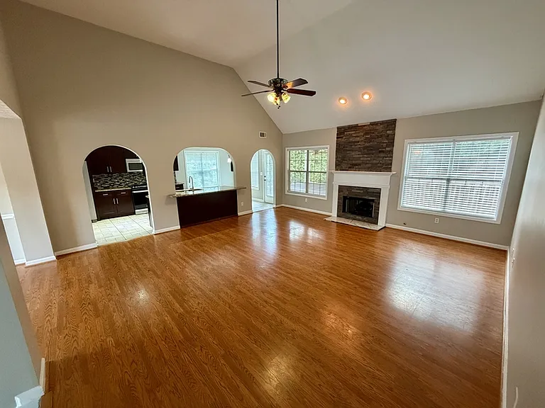 212 Kensington Trce — Photo 11