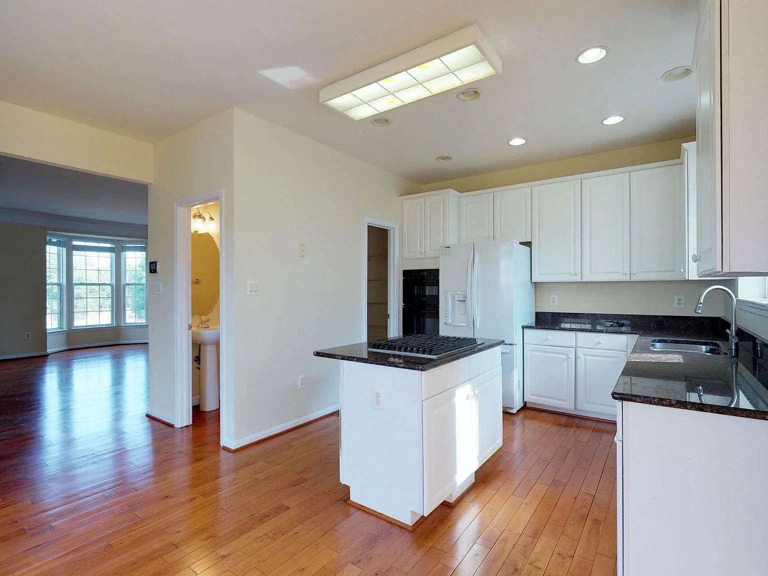 3 bed, 2.5 bath, 2109 sqft, $3,400 — Photo 4