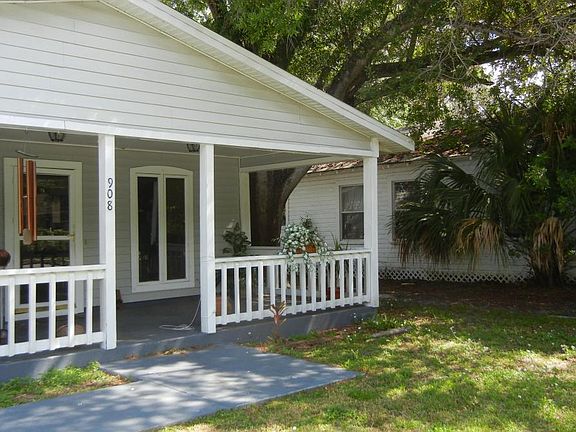2nd image of 908 Plaza St