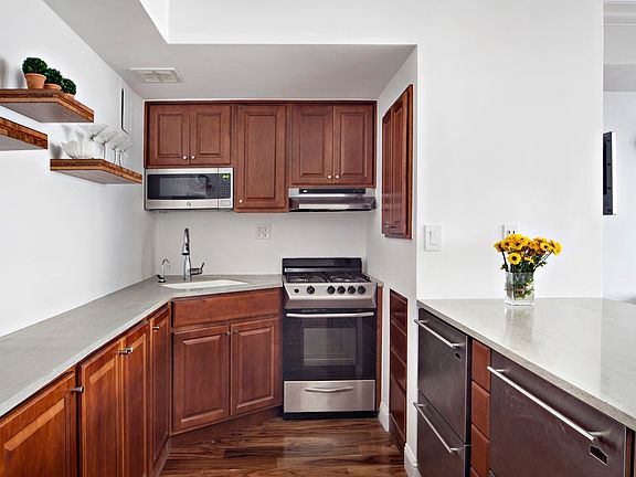 3rd image of 153 E 57th Street 19g #19G
