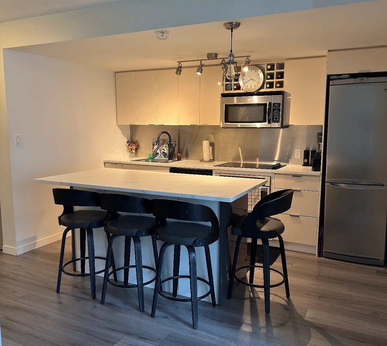 2 bed, 844 sqft, $3,600 — Photo 3
