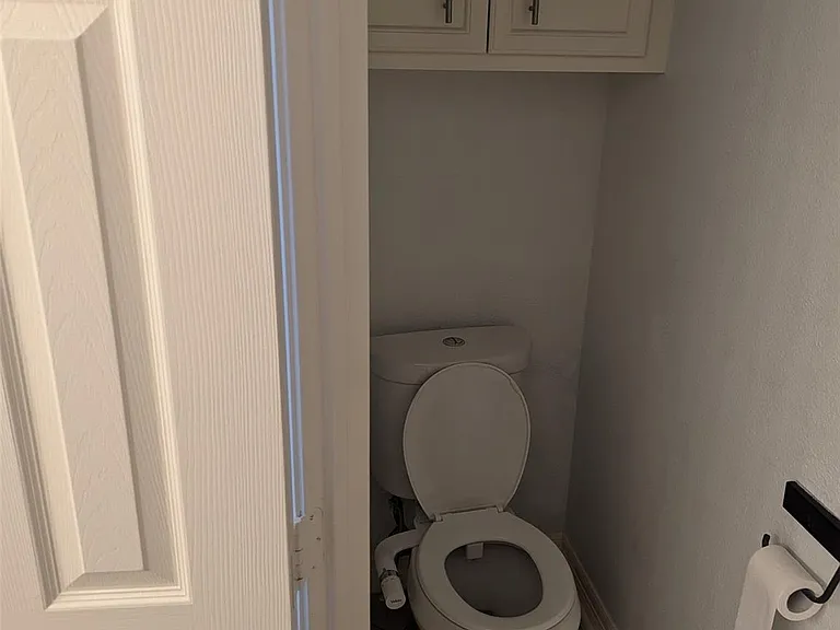 2402 Raintree Village Dr — Photo 14
