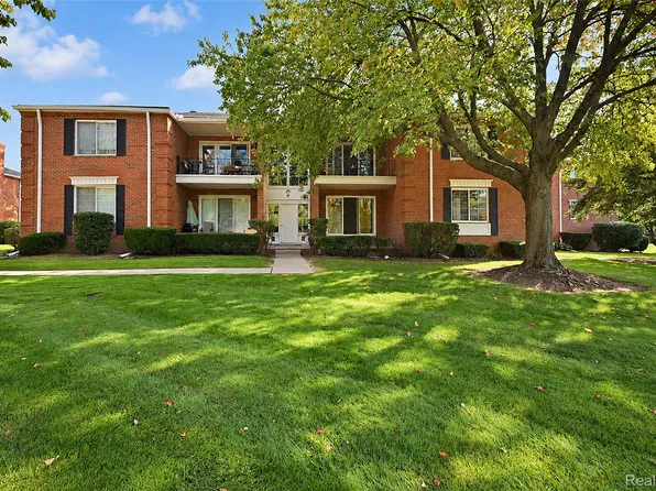 700 E Fox Hills Dr, Bloomfield Hills, MI 48304