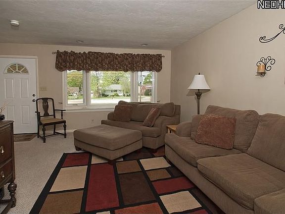 3rd image of 5251 W 220th St