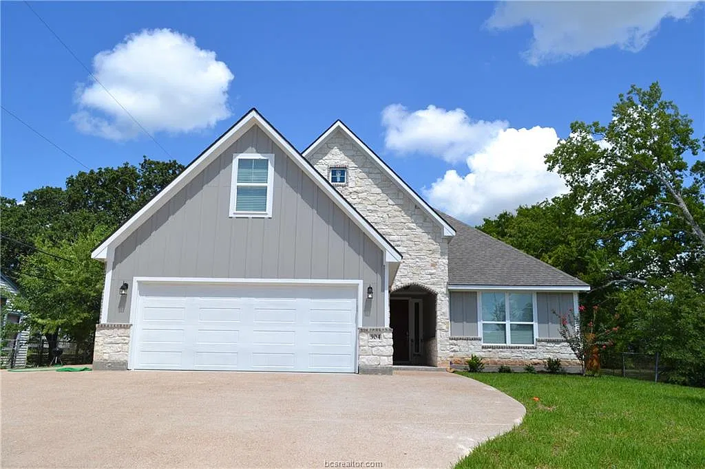 6 bed, 3169 sqft, $4,800 — Photo 1