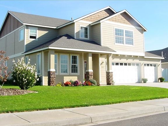 2nd image of 635 Pikes Peak Dr