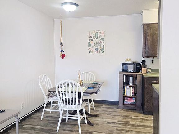 3rd image of 904 Thomas Ave NE #9