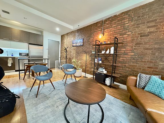 3rd image of 72 Willoughby St APT 3