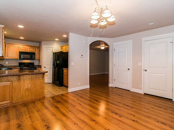 4th image of 2743 Mallory Ln