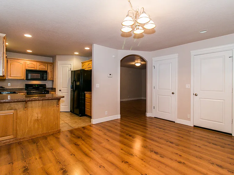 2743 Mallory Ln — Photo 4
