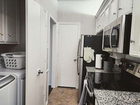 3rd image of 3207 Wabash Ave