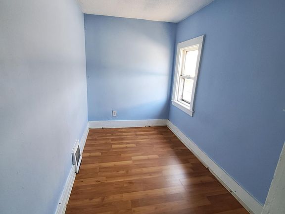 4th image of 722 Blandina St