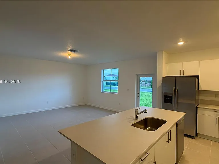 2475 SE 29th Dr — Photo 8