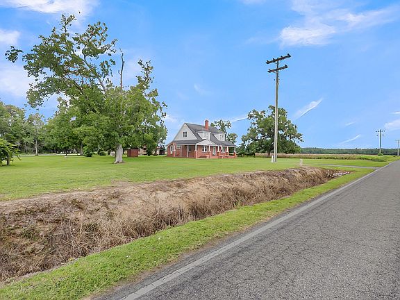 2nd image of 21 Broad Swamp Rd