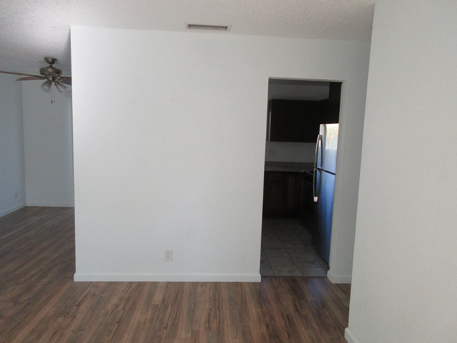 3 bed, 960 sqft, $2,400 — Photo 2