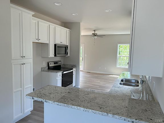 3rd image of 300 Legacy Oaks Cir