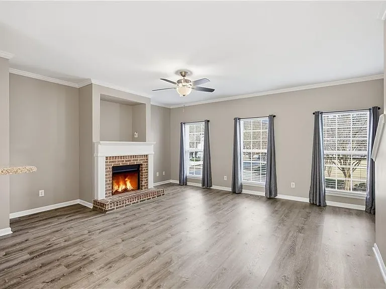4830 Liberty Plz — Photo 4