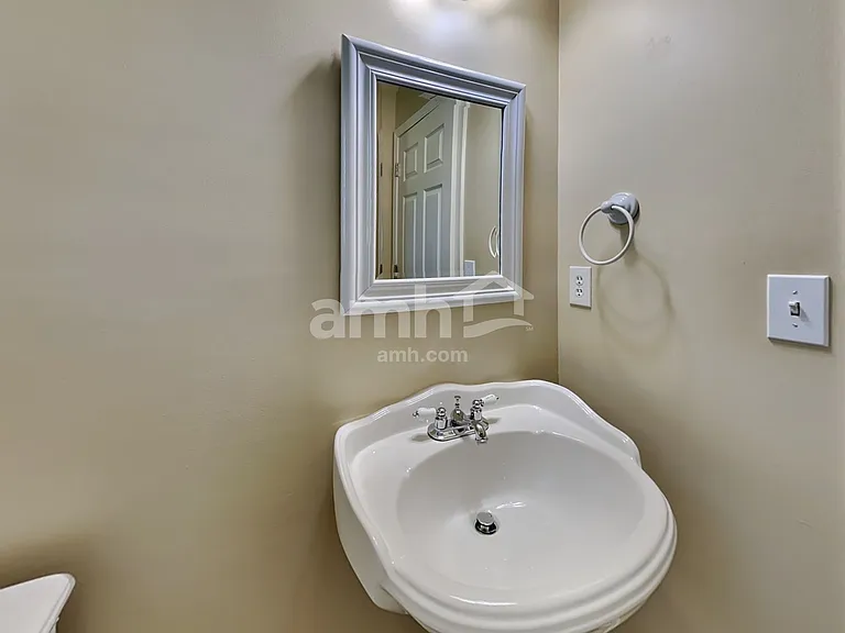 4855 Lake Park Ter — Photo 8
