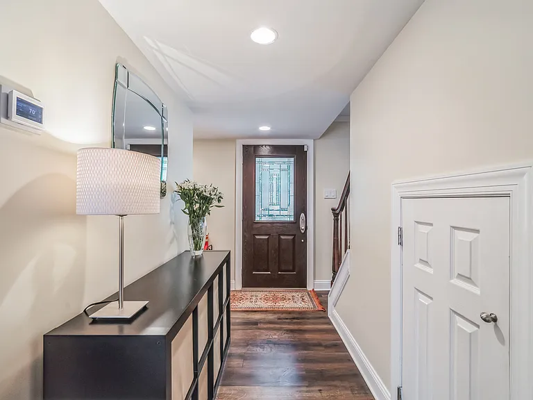 437 Holly Ln — Photo 4