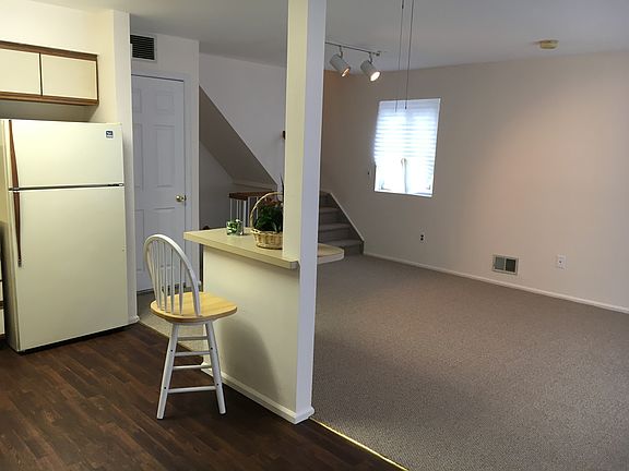 5th image of 3918 Victory Blvd