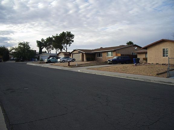 3rd image of 810 Mescal Dr