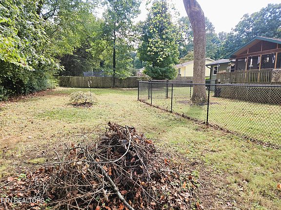 5th image of 1205 E Woodshire Dr