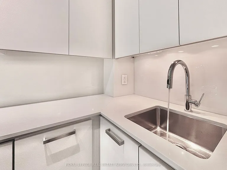 1830 Bloor St W #1117 — Photo 11