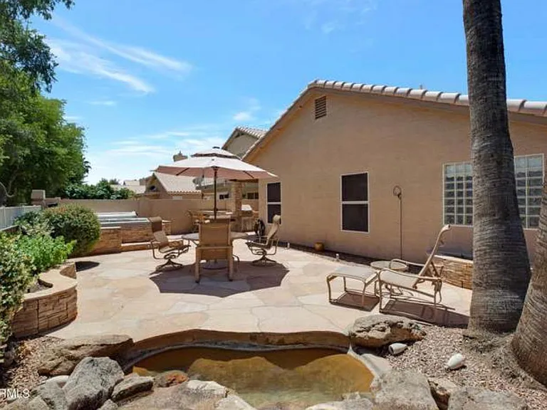 1075 N Saguaro St — Photo 25