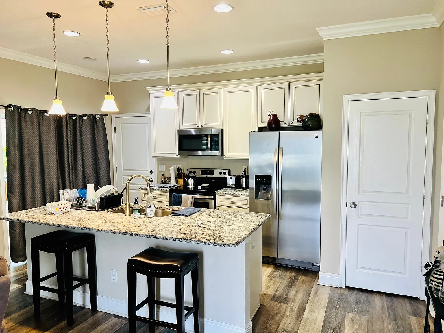 3 bed, 2.5 bath, 1600 sqft, $3,500 — Photo 4